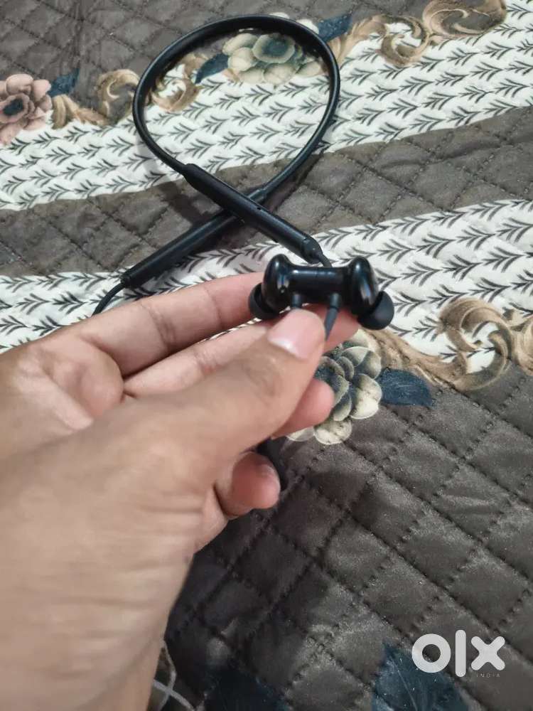 OnePlus earbuds and PTRON EARBUDS