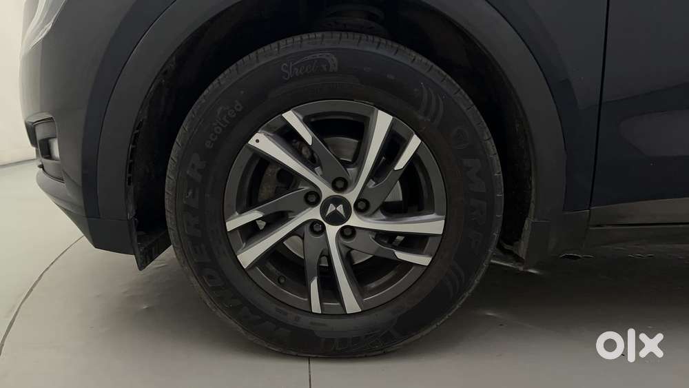 Mahindra Xuv700 2.2 Ax 5 Diesel At Str, 2024, Diesel