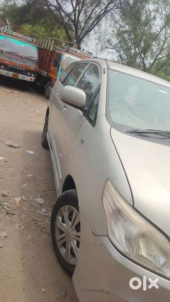 Toyota Innova 2014 Diesel 225000 Km Driven