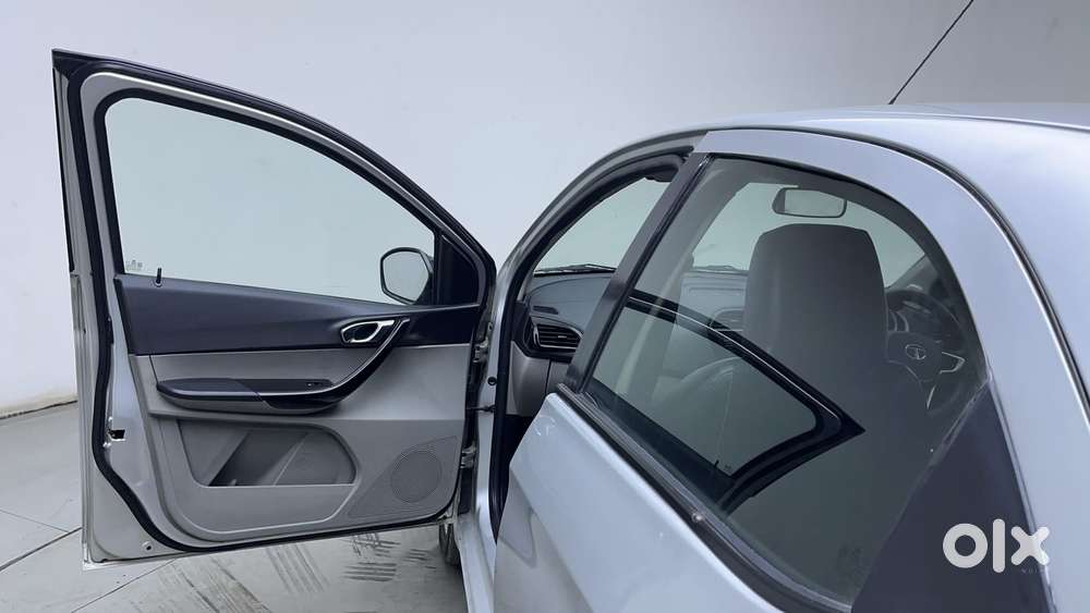 Tata Tiago Xza, 2017, Petrol