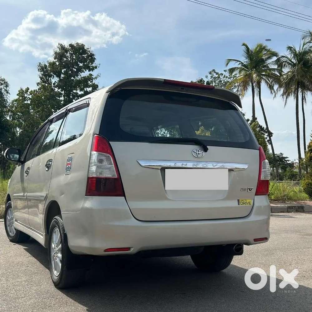 Innova V 2012 1st owner with Karnataka registration available