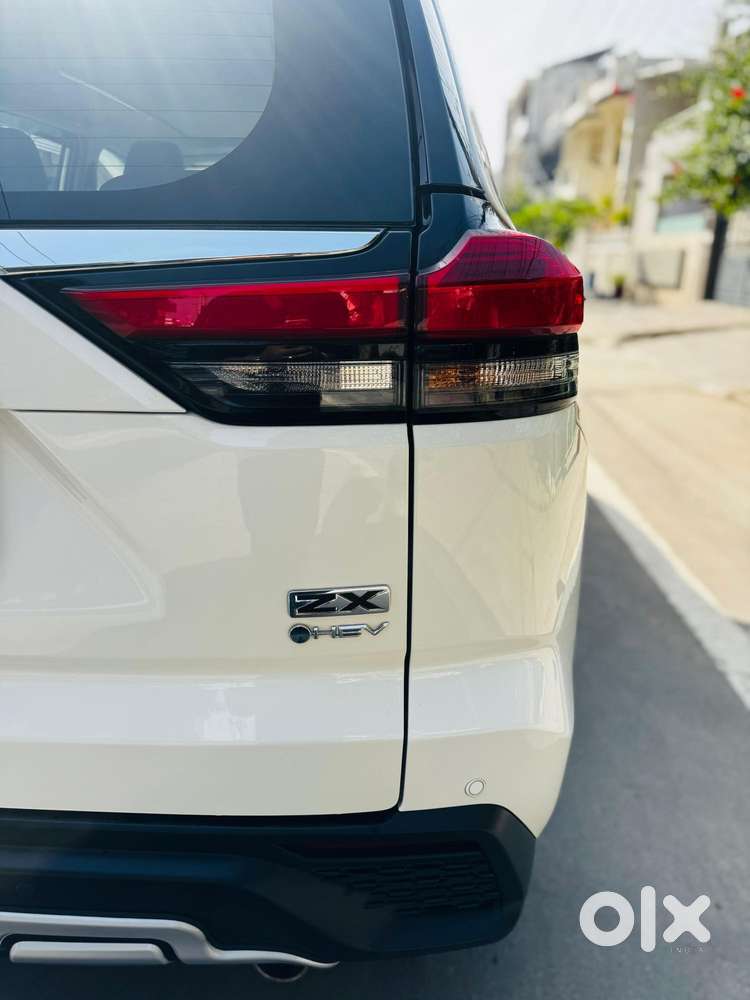 Toyota Innova Hycross 2.0 Zx (o) Hybrid 7 Str, 2025, Petrol