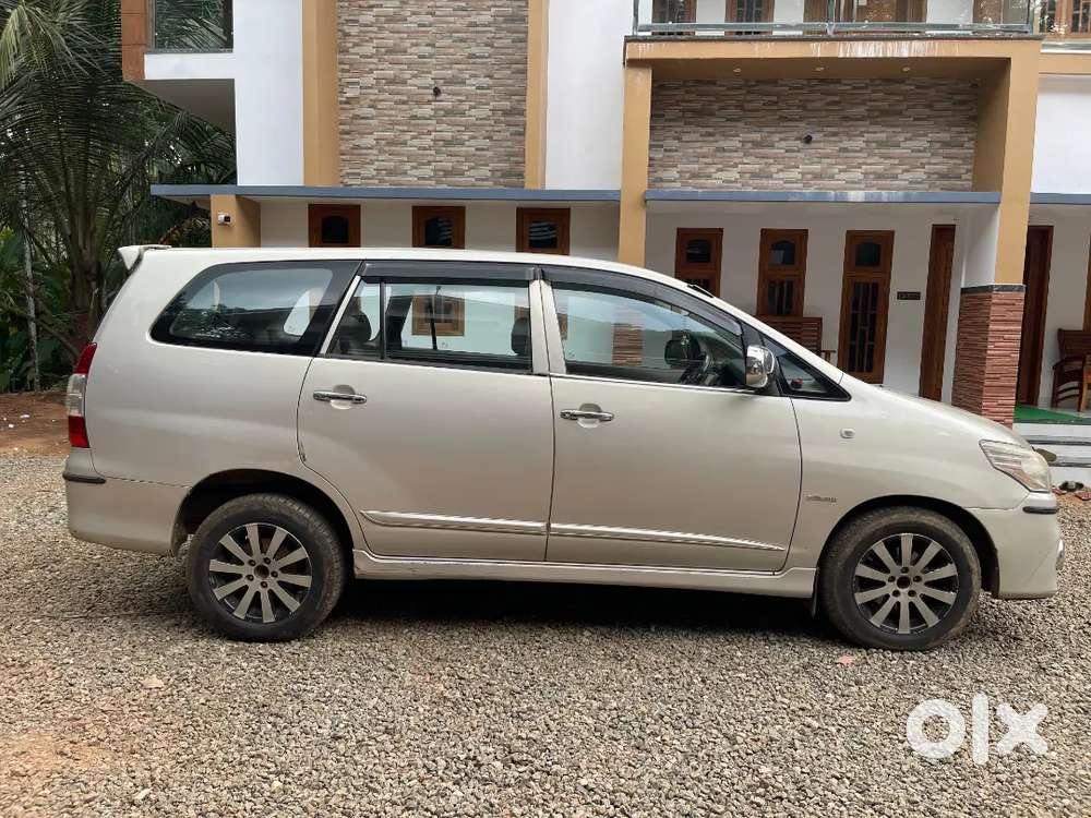 Toyota Innova 2015