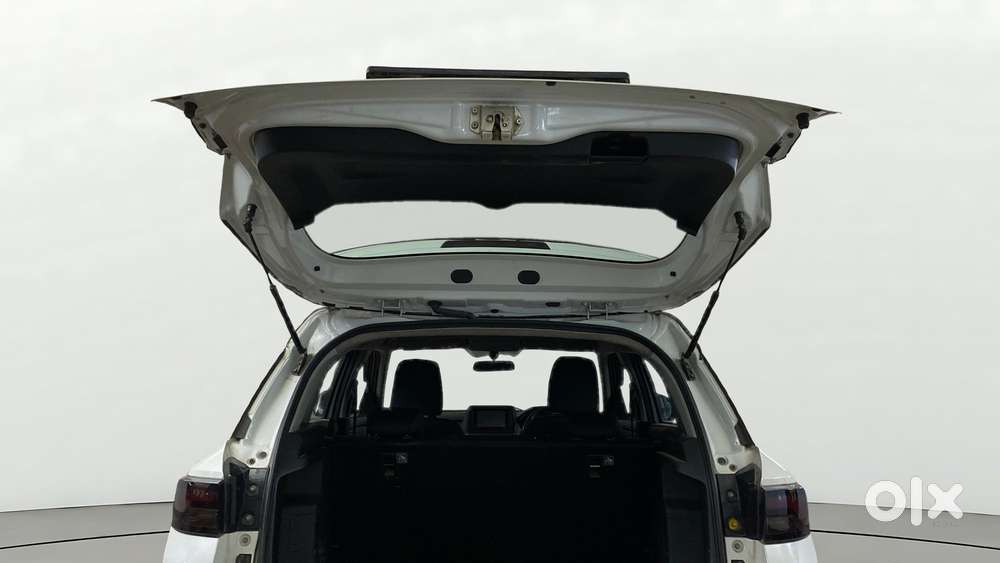 Maruti Suzuki Vitara Brezza 1.5 Vxi At, 2023, Petrol