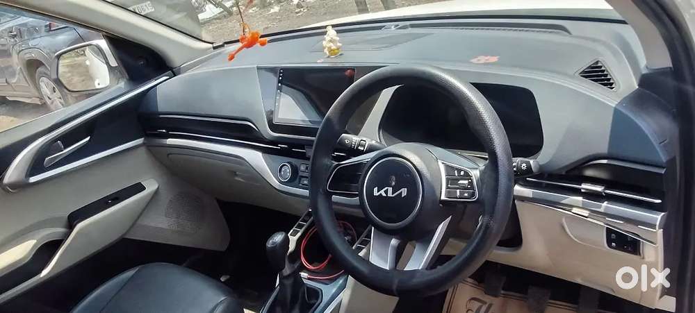 Kia Carens 1.5 Petrol Premium 2023
