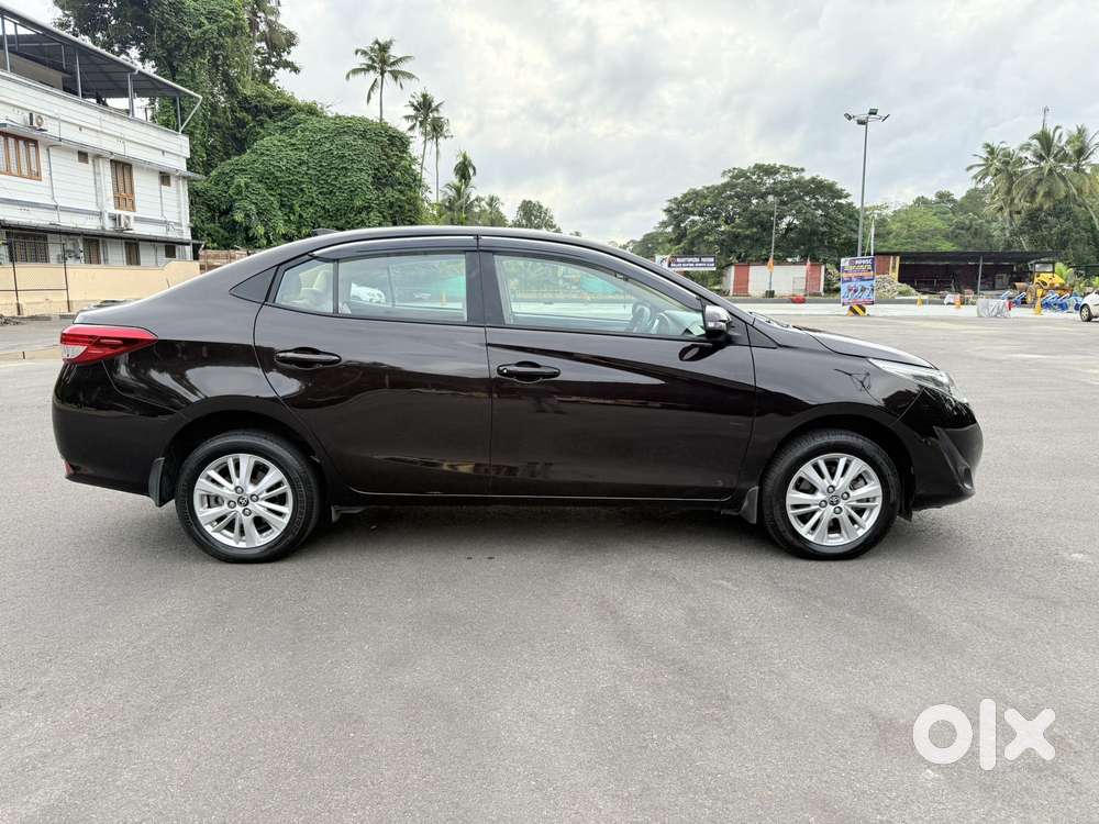 Toyota Yaris V Cvt, 2018, Petrol