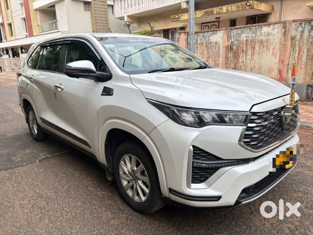 Toyota Innova Hycross 2024 Petrol 60000 Km Driven