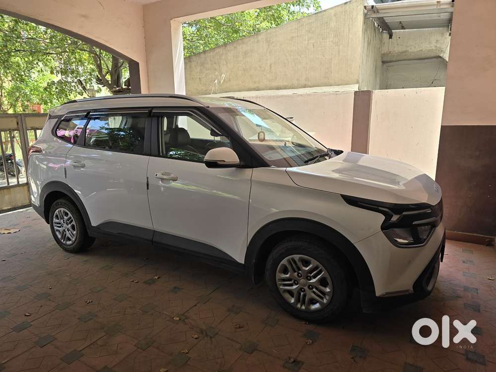 Kia Carens Petrol 2024