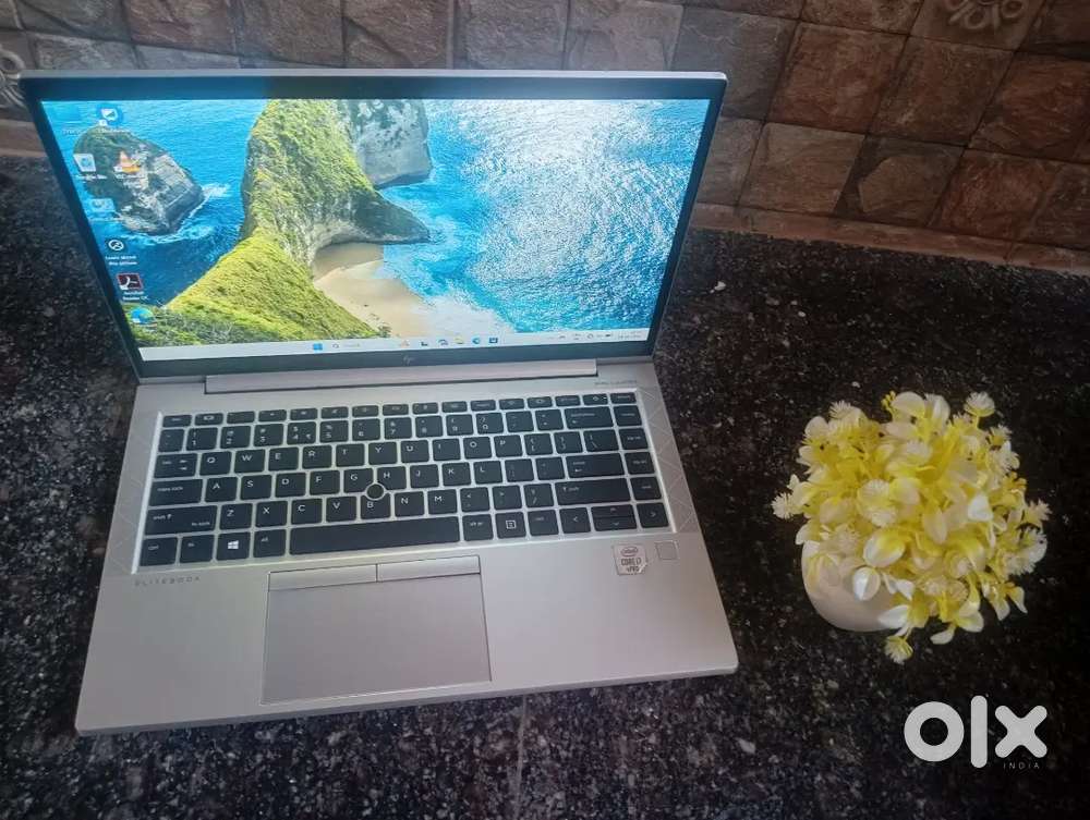 Hp Elitebook Touch screen 840 g7 i7 10th gen 8gb ram 256 SSD