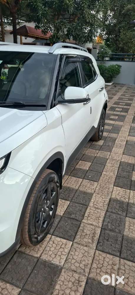 Hyundai Venue Petrol Manual 2024