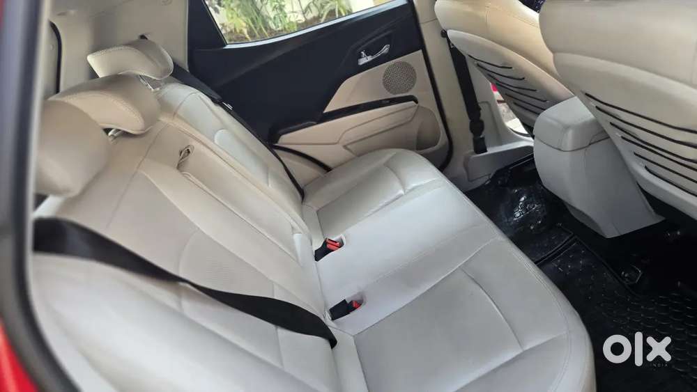 2020 Mahindra Xuv300 W8 (o) Diesel Amt