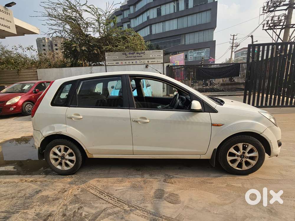 Ford Figo 1.2p Titanium Opt Mt, 2012, Petrol