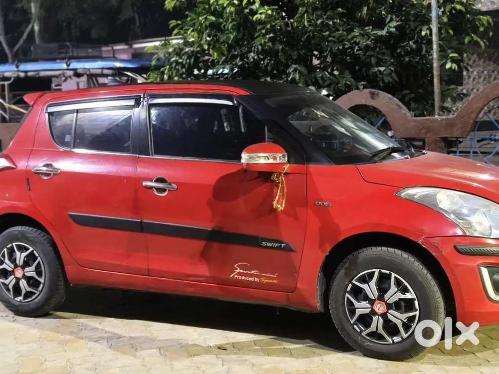 Maruti Suzuki Swift 2015 Diesel 80300 Km Driven
