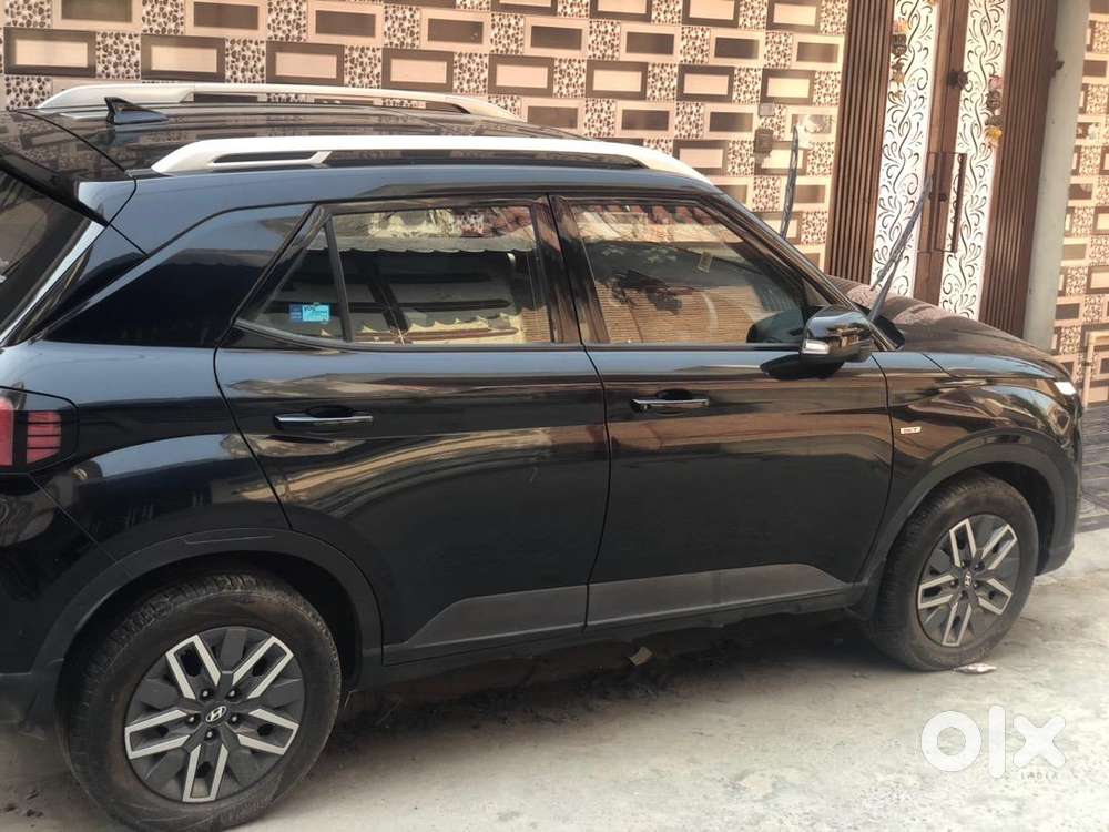Hyundai Venue 2024 Petrol 9000 Km Driven