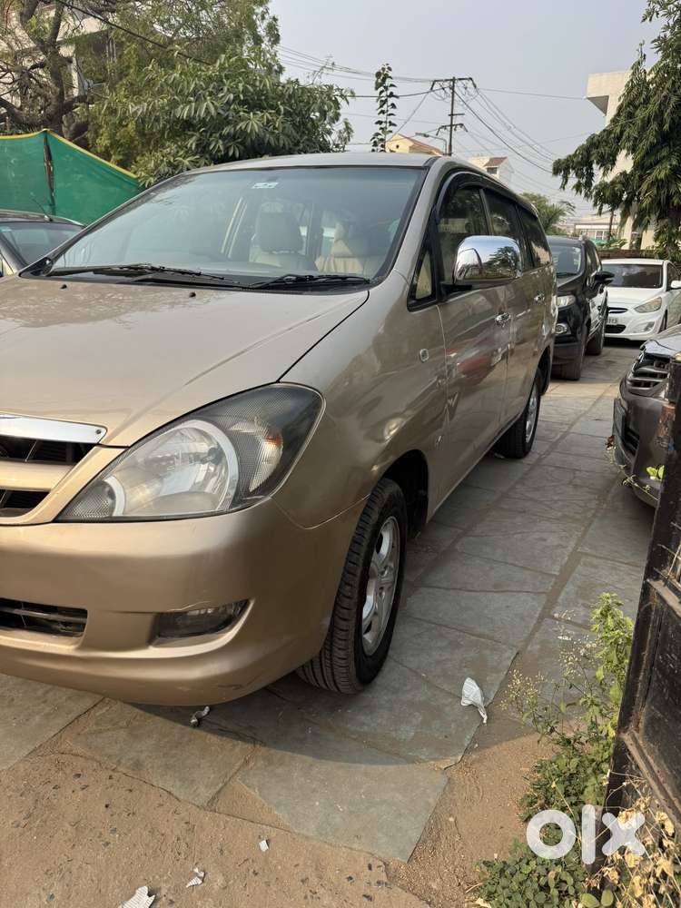 Toyota Innova 2004-2011 2.5 G4 Diesel 8-seater, 2006, Diesel