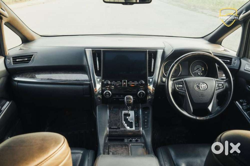 Toyota Vellfire 2.5 Executive Lounge, 2022, Petrol