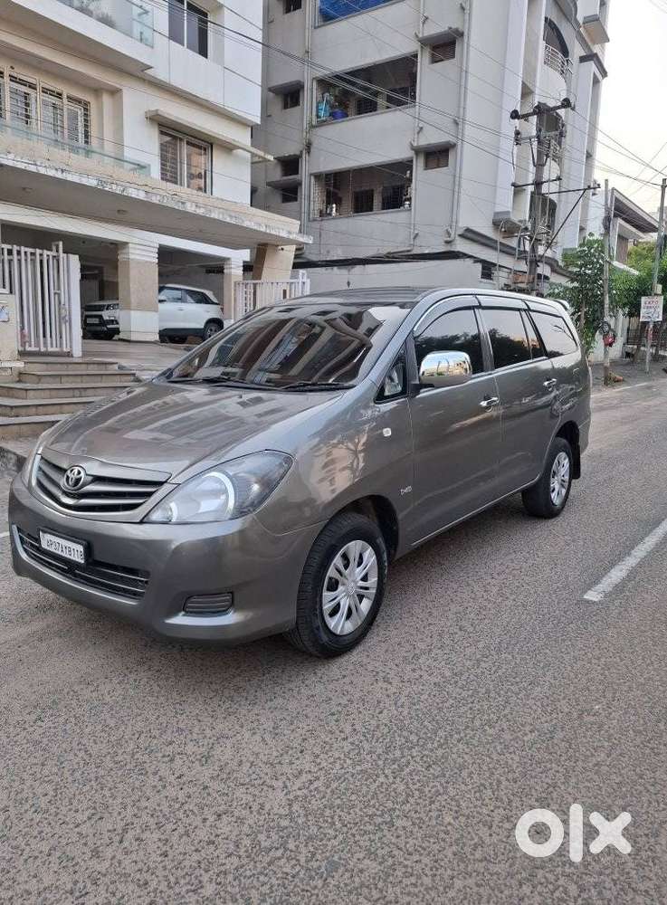 Toyota Innova 2.5 Gx 7 Seater Bs Iv, 2010, Diesel
