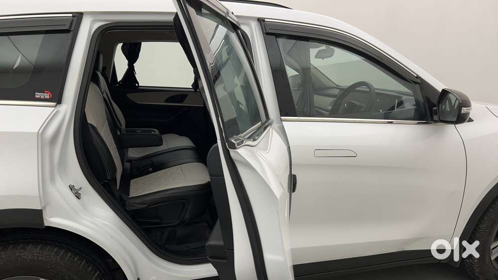 Mahindra Xuv700 2.2 Ax 5 Diesel At 7 Str, 2023, Diesel