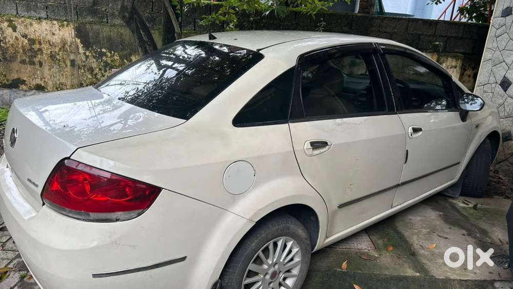 Fiat Linea Emotion 2009 Car