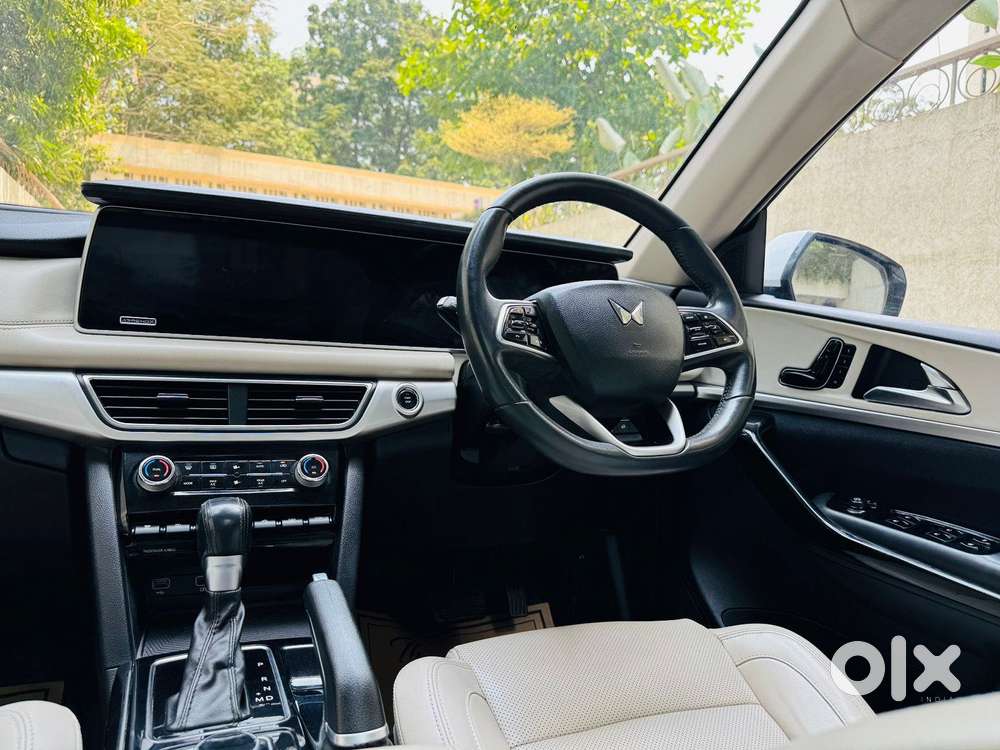 Mahindra Xuv700 2.2 Ax 7 Diesel At Str, 2023, Diesel