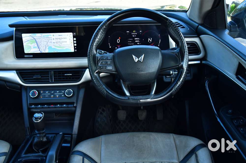 Mahindra Xuv700 Ax 5 Petrol Mt 7 Str (e), 2023, Petrol