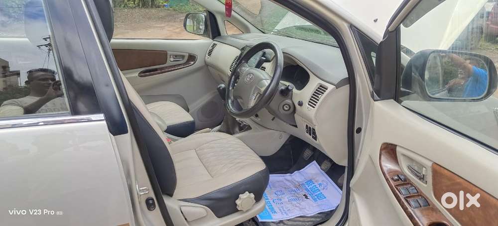 Toyota Innova 2.5 V 8 Str, 2014, Diesel