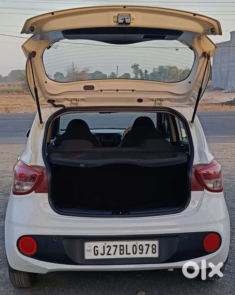 Hyundai Grand I10 Sportz Petrol 2017(1 St Owner)