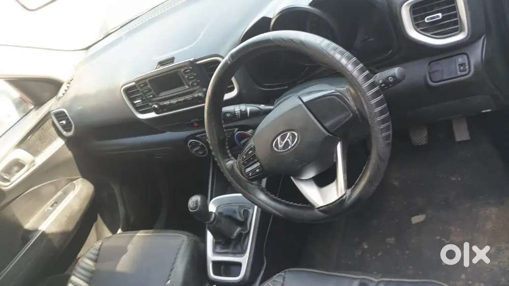 Hyundai Venue 2021 Petrol 42237 Km Driven