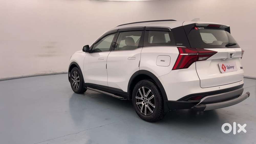 Mahindra Xuv700 2.0 Ax 7 Petrol Mt Str, 2022, Petrol