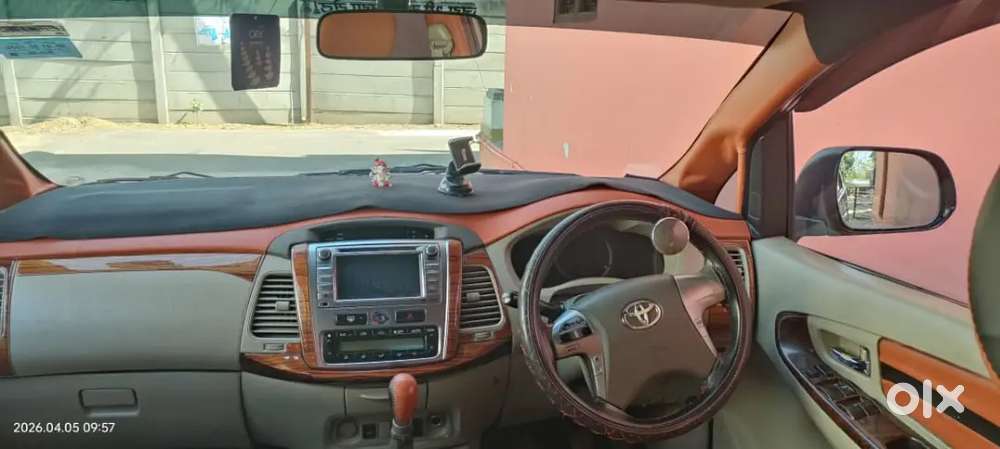 2015 Innova 2.5 V