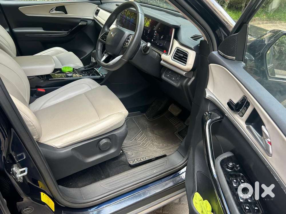 Mahindra Xuv700 2.2 Ax 7 Diesel At Str Awd, 2022, Diesel