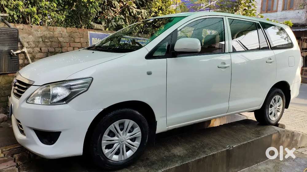 Toyota Innova 2016 Diesel White