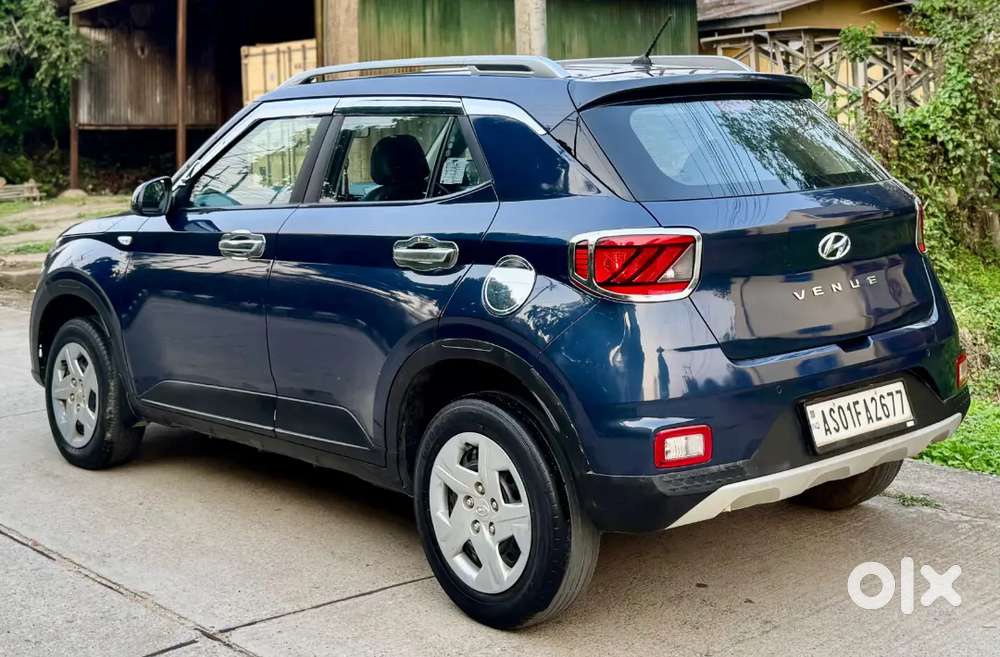 Hyundai Venue 2022 Petrol 65000 Km Driven