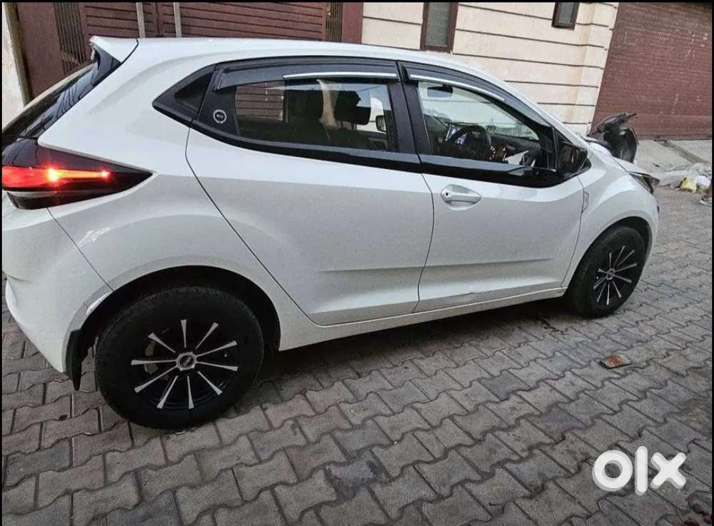 Tata Altroz 2023 Petrol 52000 Km Driven