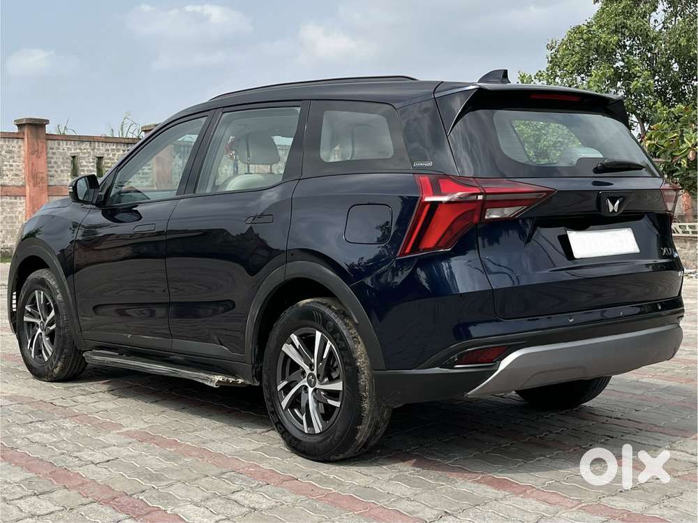 Mahindra Xuv700 Ax 5 Petrol Mt 7 Str (e), 2022, Petrol