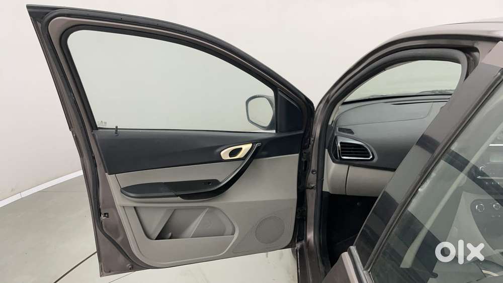 Tata Tiago Xza, 2018, Petrol