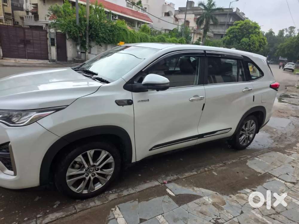Toyota Innova Hycross 2.0 Zx Hybrid 7 Str, 2024, Petrol