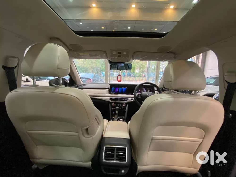 Mahindra Xuv700 2.2 Ax 7 Diesel At Luxury Pack Str Awd, 2023, Diesel