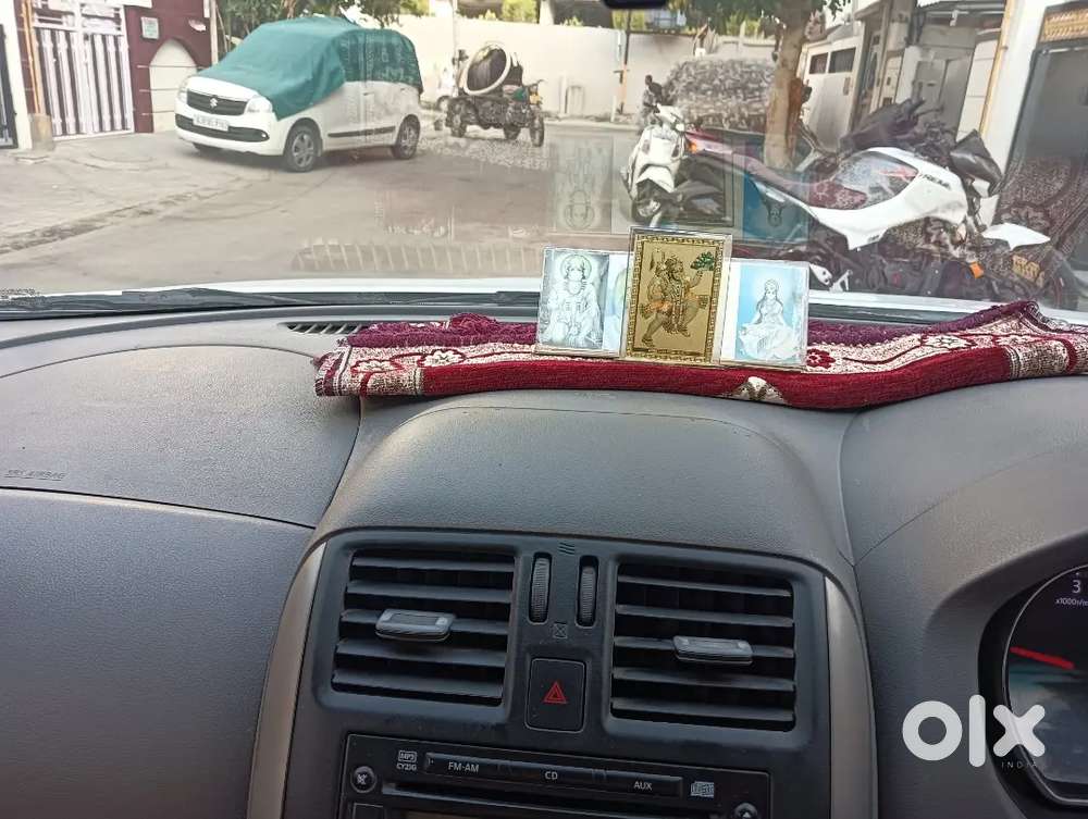 Nissan Sunny 2012