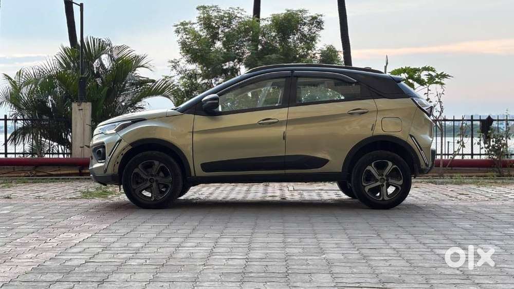 Tata Nexon, 2023, Petrol