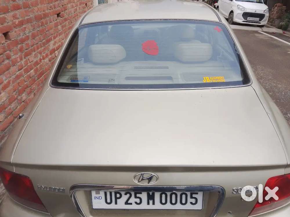 लक्जरी कार लोग  रुक रुक के मुड़ मुड़ 
के न देखे तो पैसे वापिस