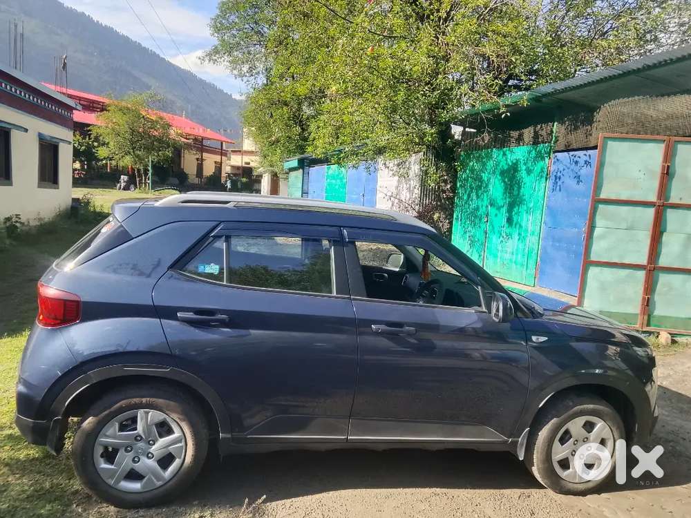 Hyundai Venue 2021 Petrol 8200 Km Driven