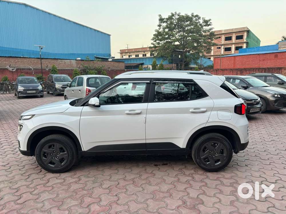 Hyundai Venue Petrol Manual 2025