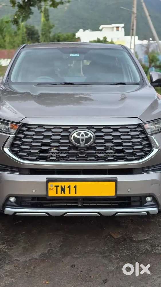 Toyota Innova Hycross 2023 Petrol Well Maintained