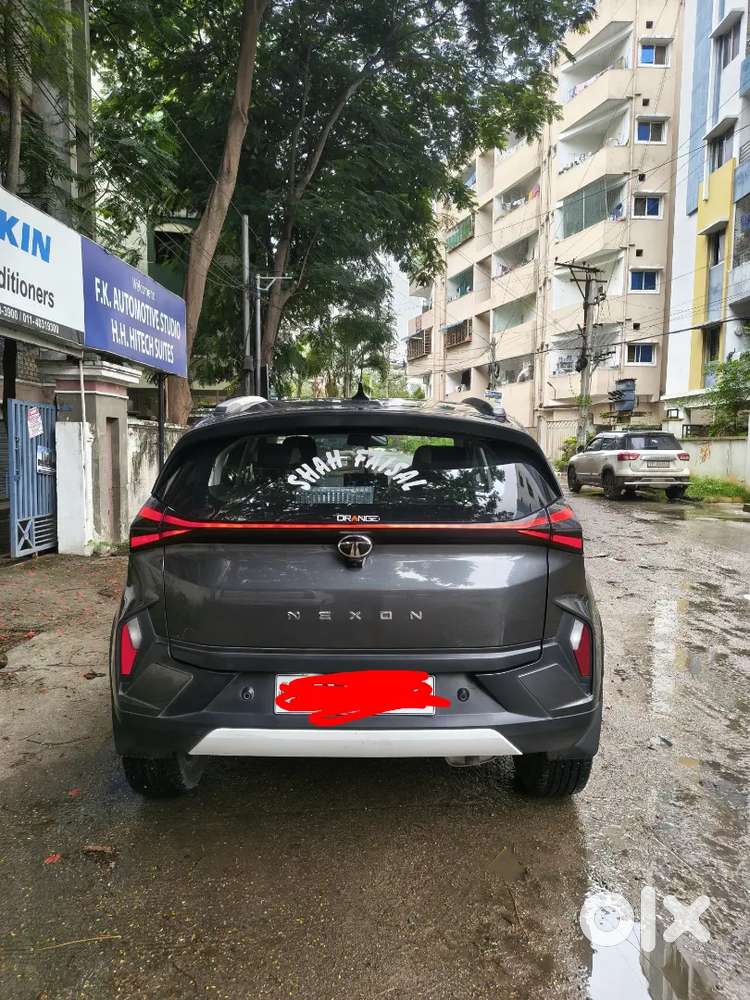 Tata Nexon Creative + S Petrol Amt (daytona Grey) &ndash; 25600 Driven Only