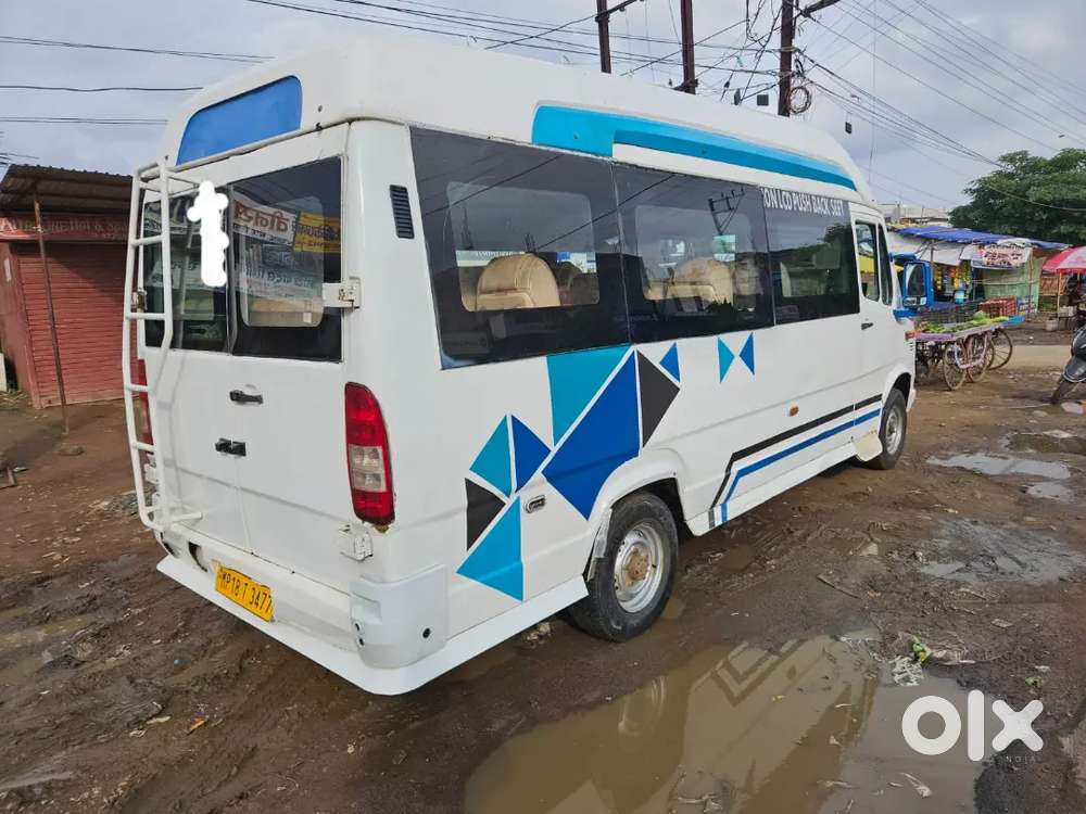 Force Traveller 17+1 Seater Ac