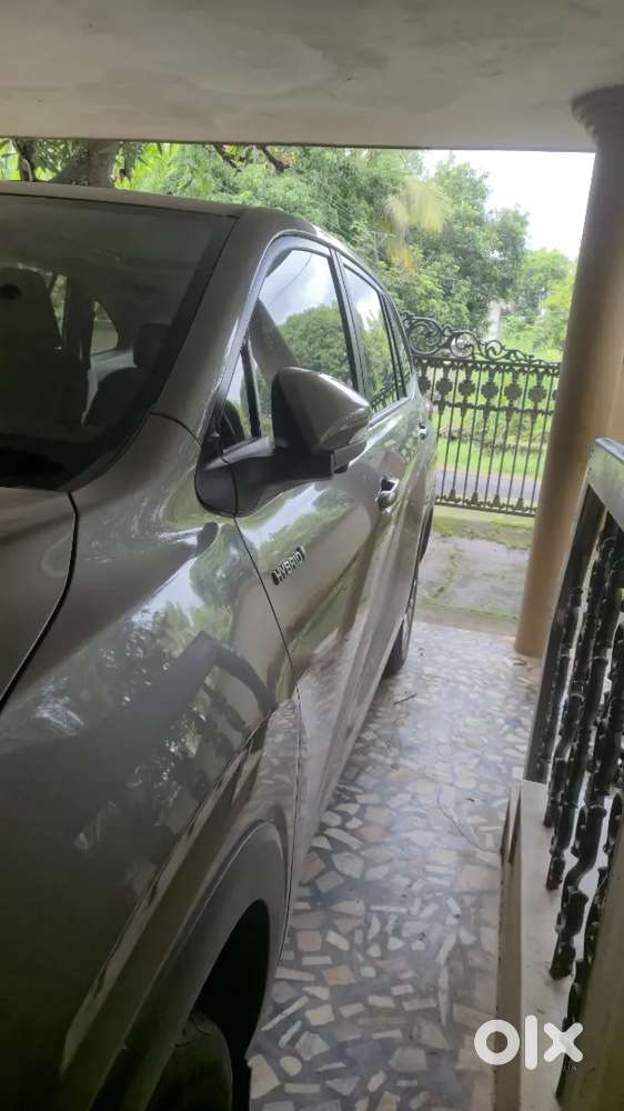 Toyota Innova Hycross 2024 Aug Petrol Hybrid 9400 Km Driven