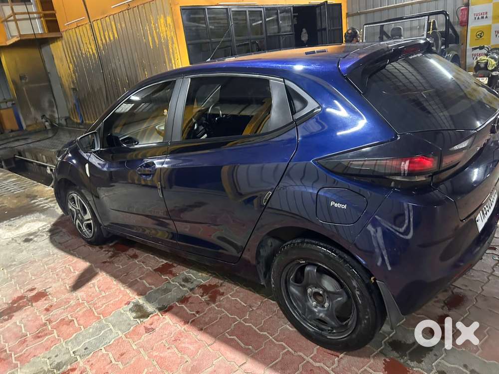 Tata Altroz Petrol 2024