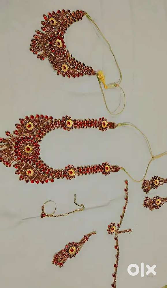 Jwellery set ( only 1 time used ) you will definitely like it ⏩