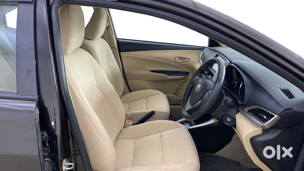 Toyota Yaris J Cvt, 2020, Petrol